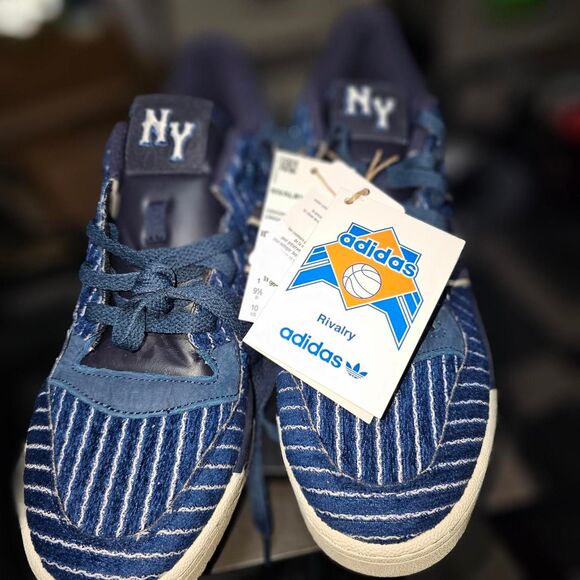 Adidas Men's New York Yankees Rivalry Lows - Picture 6 of 6